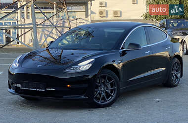 Седан Tesla Model 3 2020 в Черновцах