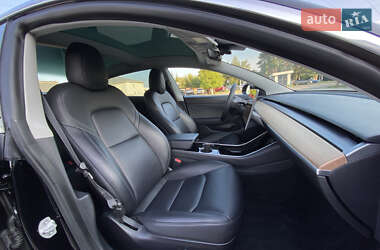 Седан Tesla Model 3 2020 в 
