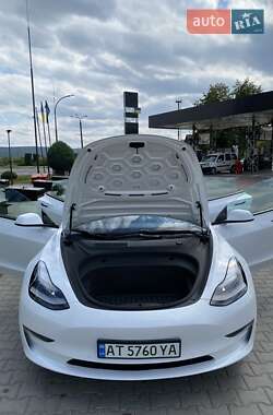 Седан Tesla Model 3 2021 в 
