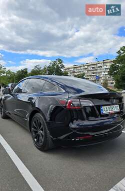 Седан Tesla Model 3 2022 в 