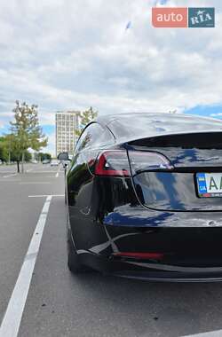 Седан Tesla Model 3 2022 в 