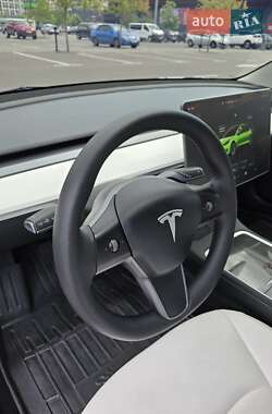 Седан Tesla Model 3 2022 в 