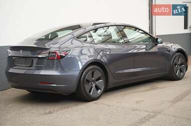 Седан Tesla Model 3 2023 в 
