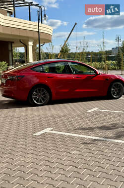Седан Tesla Model 3 2021 в 