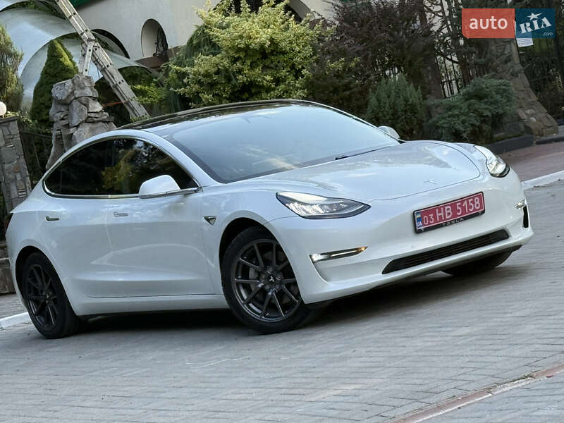 Седан Tesla Model 3 2020 в Дрогобыче