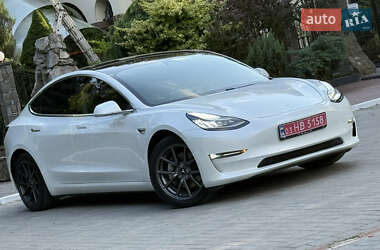 Седан Tesla Model 3 2020 в 