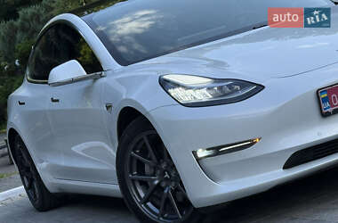 Седан Tesla Model 3 2020 в 