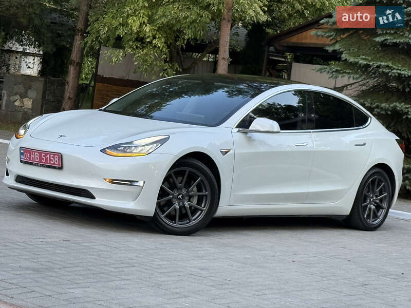 Седан Tesla Model 3 2020 в Дрогобыче