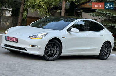 Седан Tesla Model 3 2020 в 