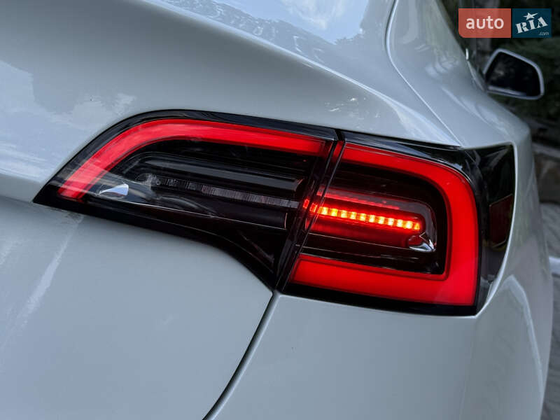Седан Tesla Model 3 2020 в Дрогобыче