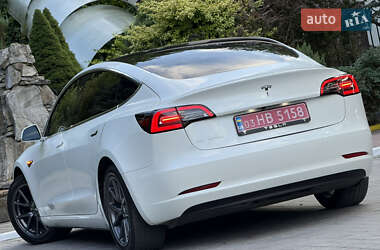 Седан Tesla Model 3 2020 в 