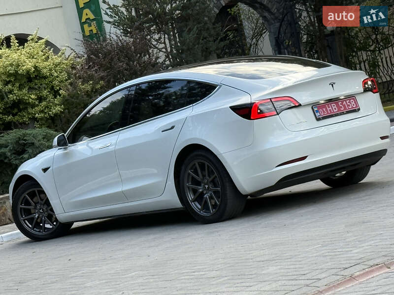 Седан Tesla Model 3 2020 в Дрогобыче