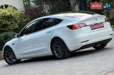 Седан Tesla Model 3 2020 в 