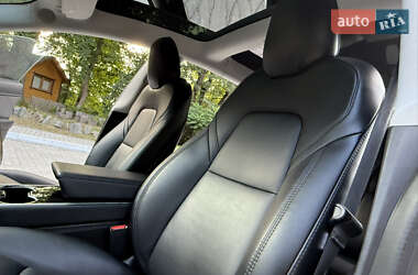 Седан Tesla Model 3 2020 в 