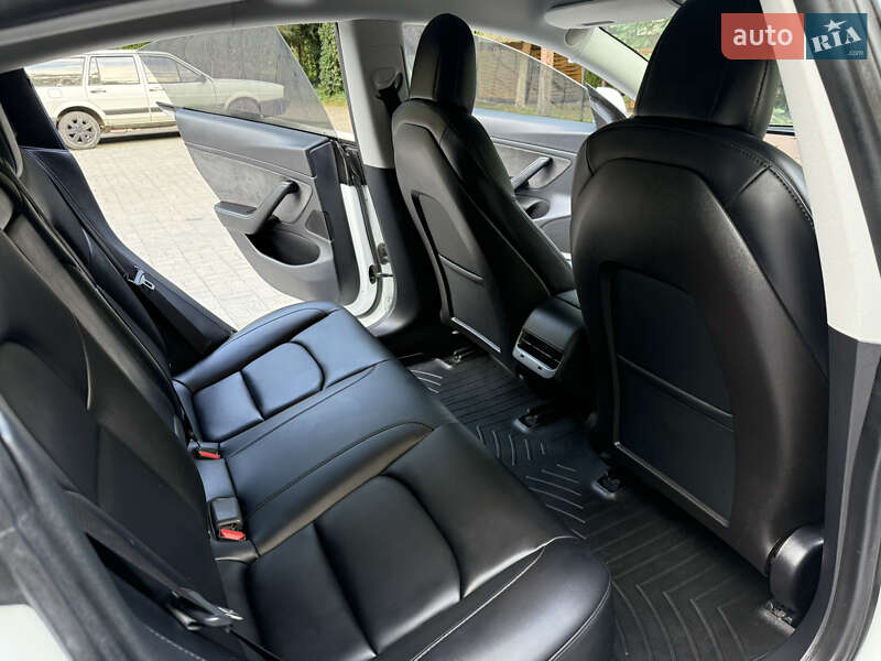 Седан Tesla Model 3 2020 в Дрогобыче