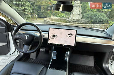 Седан Tesla Model 3 2020 в 