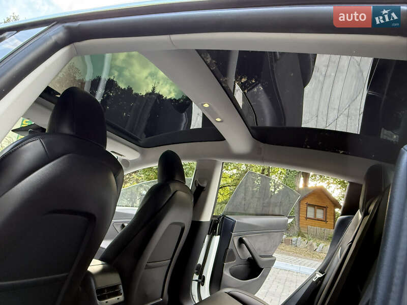 Седан Tesla Model 3 2020 в Дрогобыче