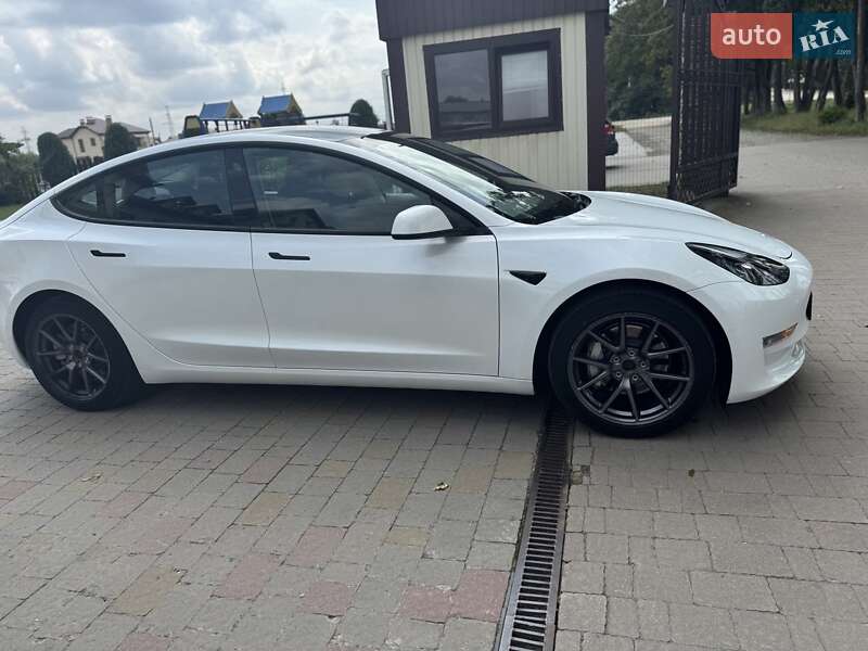 Седан Tesla Model 3 2022 в Стрые