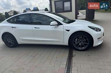 Седан Tesla Model 3 2022 в 