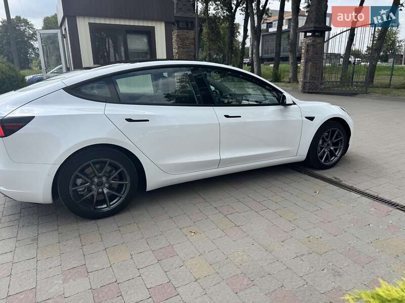 Седан Tesla Model 3 2022 в Стрые