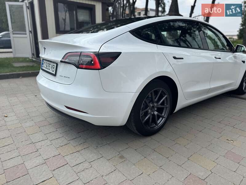 Седан Tesla Model 3 2022 в Стрые