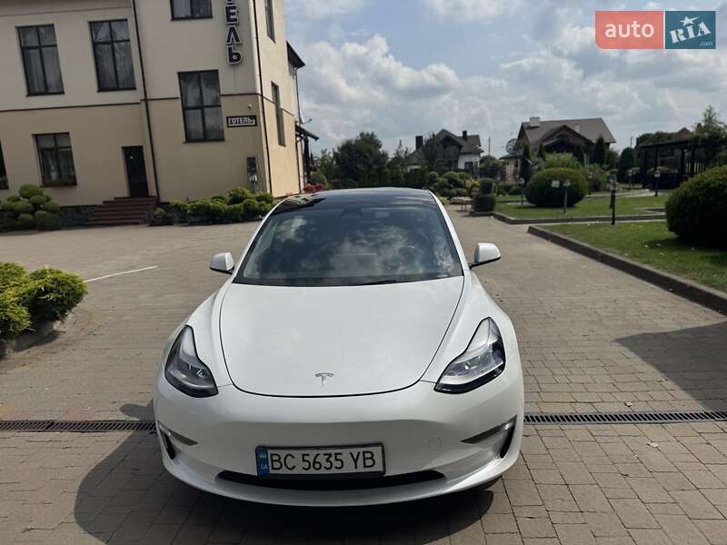 Седан Tesla Model 3 2022 в Стрые