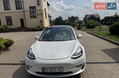 Седан Tesla Model 3 2022 в 