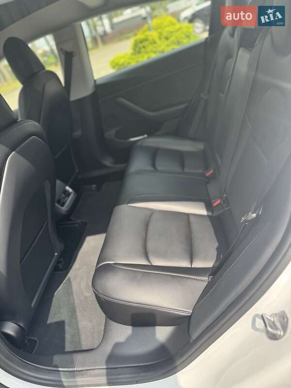 Седан Tesla Model 3 2022 в Стрые