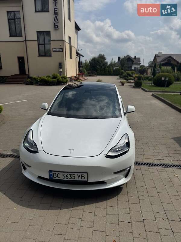 Седан Tesla Model 3 2022 в Стрые