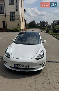 Седан Tesla Model 3 2022 в 