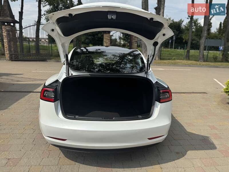 Седан Tesla Model 3 2022 в Стрые