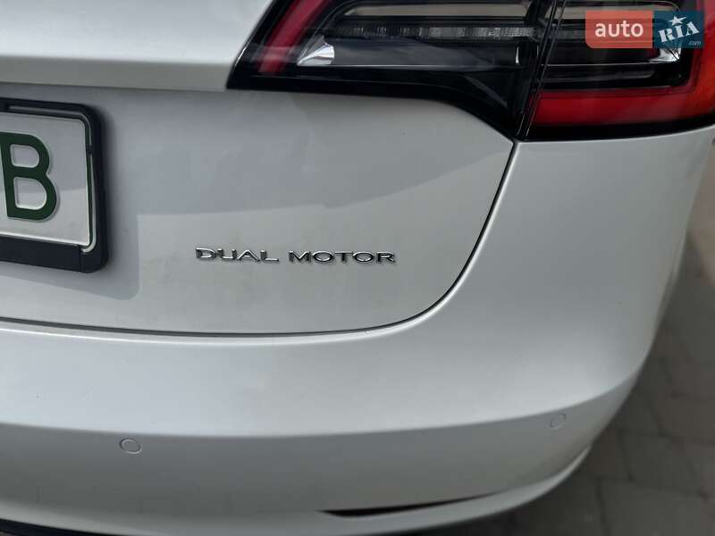 Седан Tesla Model 3 2022 в Стрые