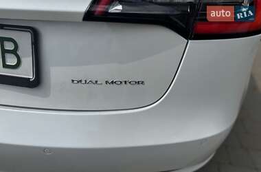 Седан Tesla Model 3 2022 в 