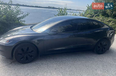 Седан Tesla Model 3 2024 в 