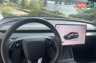 Седан Tesla Model 3 2024 в 