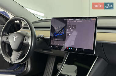 Седан Tesla Model 3 2019 в 