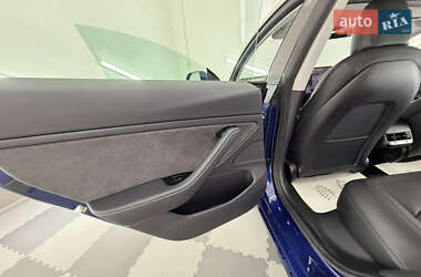 Седан Tesla Model 3 2019 в 