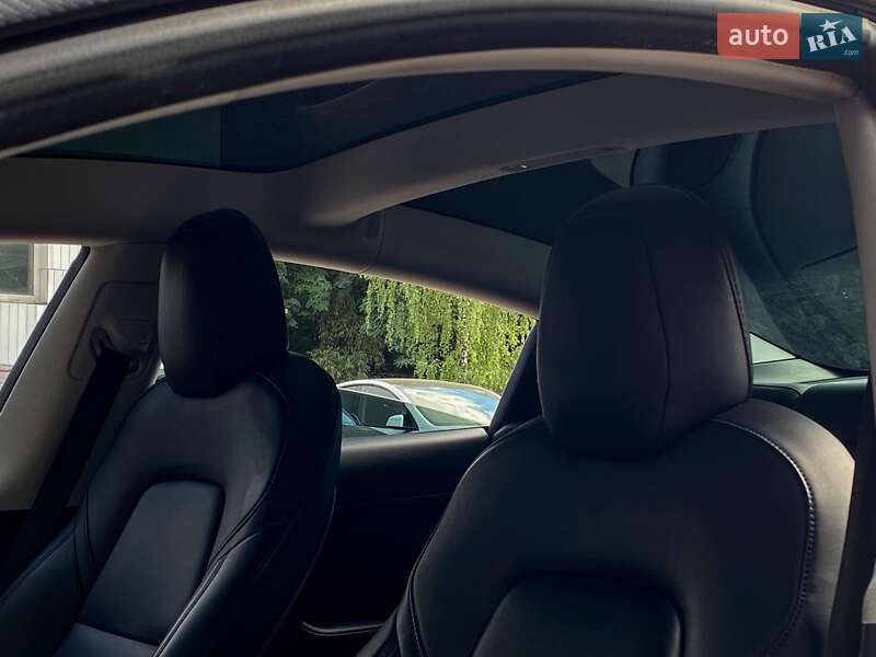 Седан Tesla Model 3 2018 в Києві