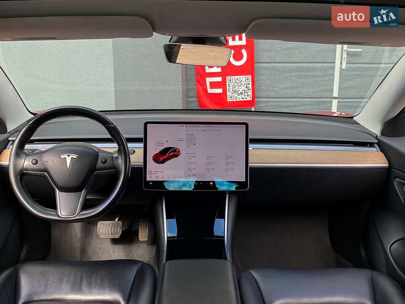 Седан Tesla Model 3 2018 в Києві