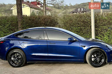 Седан Tesla Model 3 2022 в 