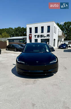 Седан Tesla Model 3 2024 в 