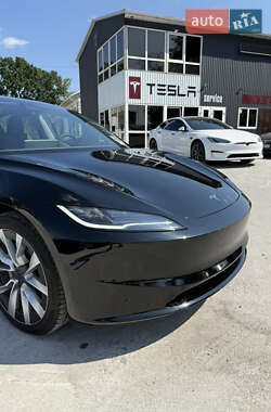 Седан Tesla Model 3 2024 в 