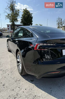 Седан Tesla Model 3 2024 в 