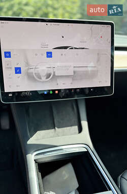 Седан Tesla Model 3 2023 в 