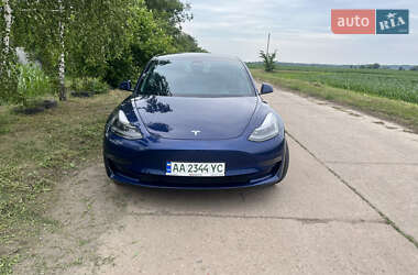 Седан Tesla Model 3 2021 в Варве