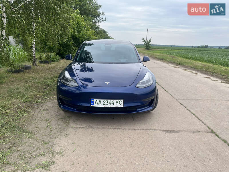 Седан Tesla Model 3 2021 в 