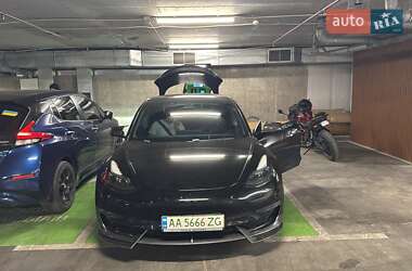Седан Tesla Model 3 2020 в 