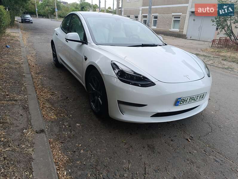 Седан Tesla Model 3 2021 в 