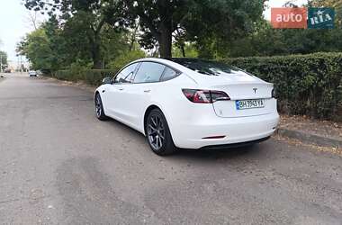 Седан Tesla Model 3 2021 в 