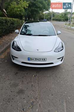 Седан Tesla Model 3 2021 в 